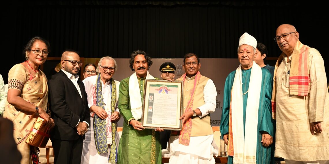 Rajendra Gangani and Karunadhar Sarma conferred Raseshwar Saikia Barbayan Sattriya Award