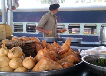 Railway Ministry orders standard ID cards for vendors to curb illegal vending