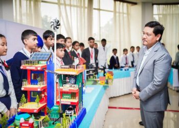 CM urges more STEM labs, competitions to boost science learning