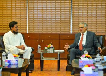 NCP leader Akhtar Hossain meets Pakistan FM Ishaq Dar (ForeignOfficePk/X)