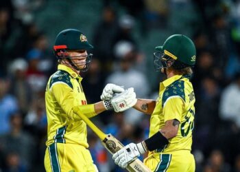 Second ODI: Australia beat India by two wickets, seal series