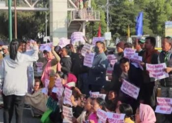 Displaced Manipur residents protest near Raj Bhavan, demand return to homes