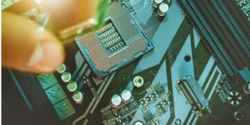 For solution to AI’s energy crisis, look at the human brain