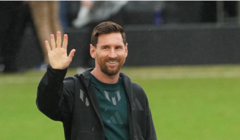 Lionel Messi lands in Kolkata, kicks off GOAT India Tour 2025
