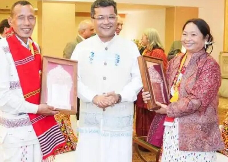Assam artisans Bapukan Payeng, Sabina Teronpi receive National Handicrafts Awards