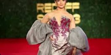 Actor Alia Bhatt honoured with Golden Globes Horizon Award at Red Sea Film Festival