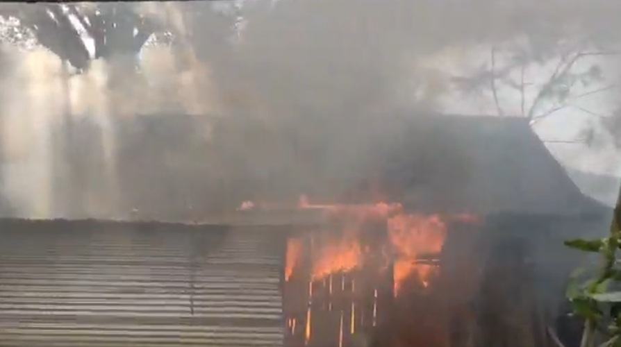 Suspected militants set houses, farm structures ablaze in Manipur’s Kangpokpi