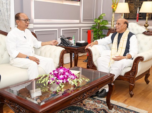 Manipur CM meets Rajnath Singh in Delhi; Discusses state security issues