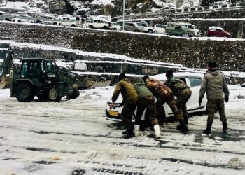 Indian Army rescues 46 tourists stranded in snowfall in East Sikkim