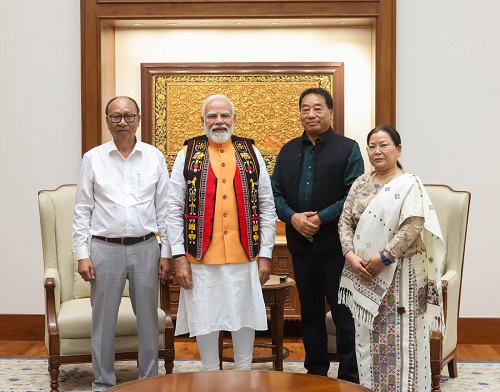 Manipur CM calls on PM Modi in New Delhi; Extends invitation to visit state