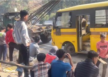 Meghalaya: Truck rams school bus in Byrnihat, one student dead, several injured