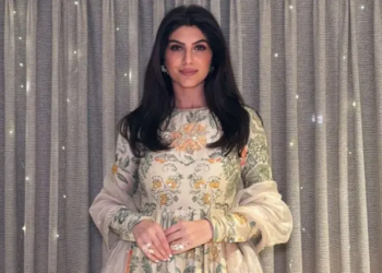 Iranian actor Elnaaz Norouzi condemns protests mourning Khamenei’s death