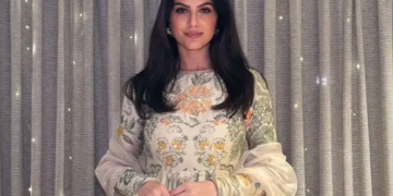 Iranian actor Elnaaz Norouzi condemns protests mourning Khamenei’s death