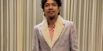 Singer Papon’s train journey with ‘gamosa’ wins hearts on social media